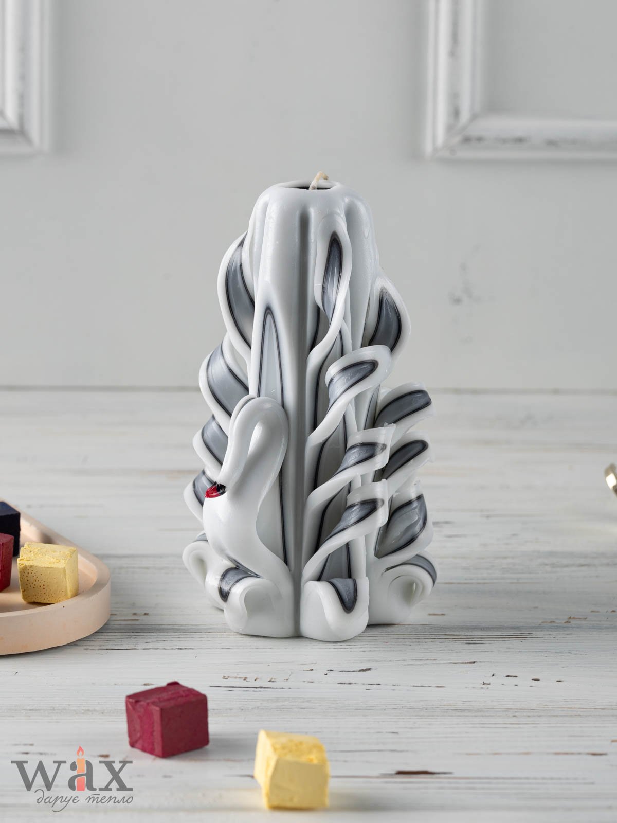 Різьблена "Swan"